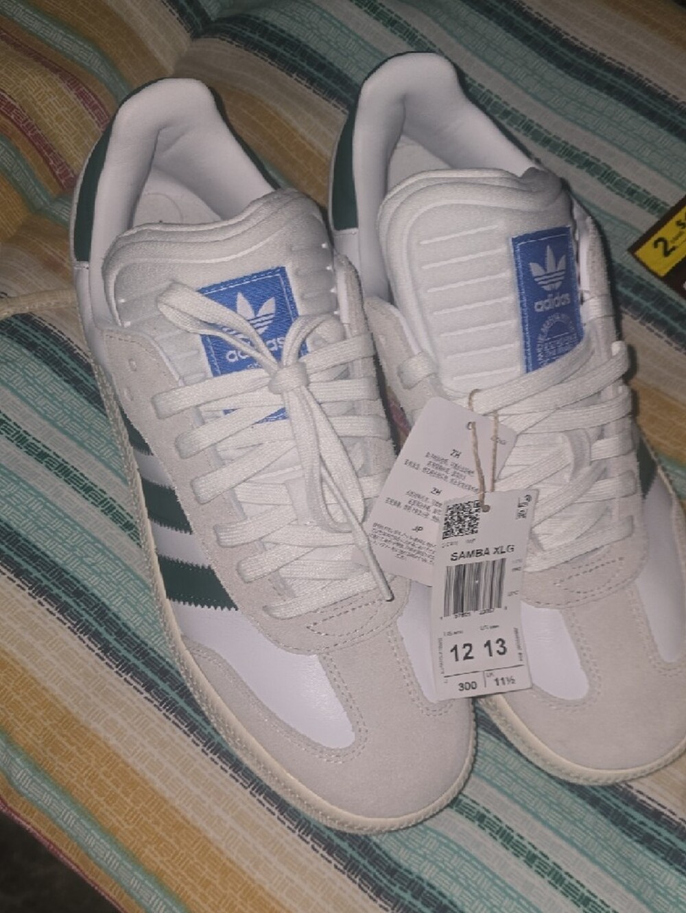 adidas Samba Low-Top Sneakers in White and Green - Picture 2 of 10